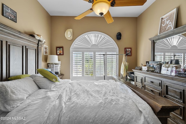 bedroom with ceiling fan