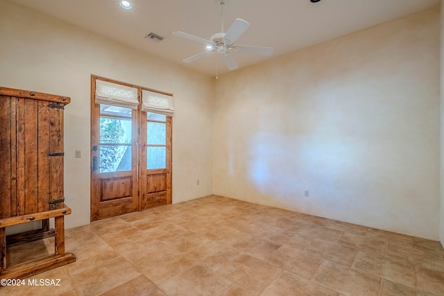 entryway featuring ceiling fan