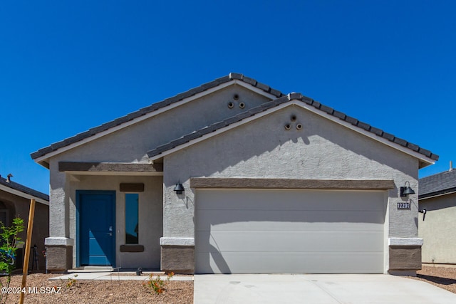 view of front of house featuring a garage