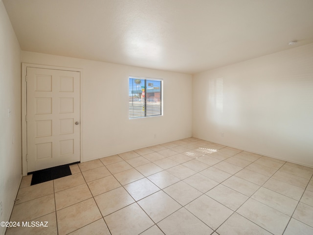 spare room featuring light tile patterned flooring