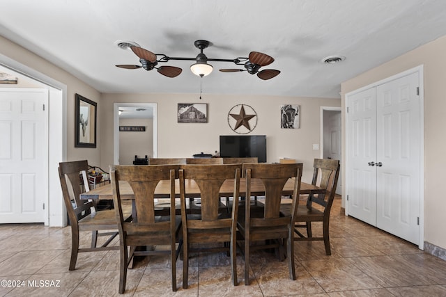 dining space with ceiling fan