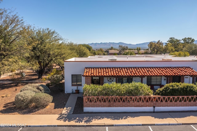 view of front of home featuring a mountain view