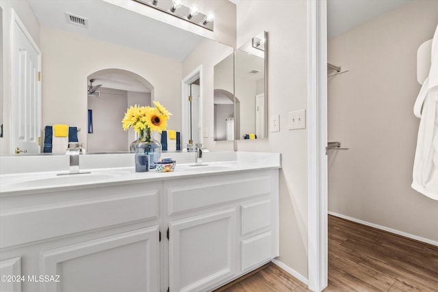 bathroom featuring hardwood / wood-style floors, vanity, and ceiling fan