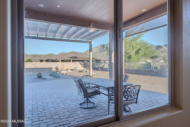 room details featuring a mountain view