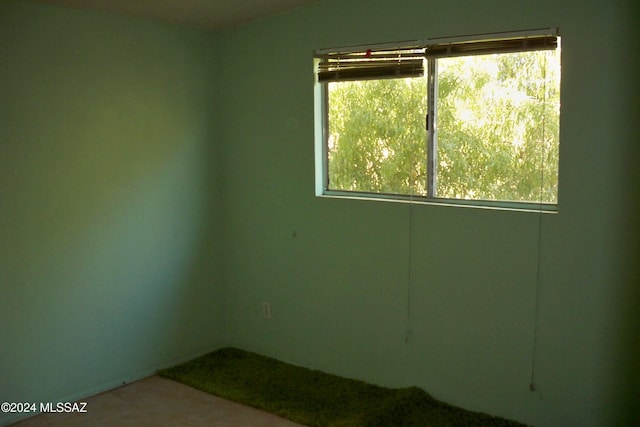 unfurnished room with a healthy amount of sunlight