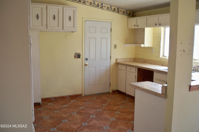 kitchen featuring tasteful backsplash