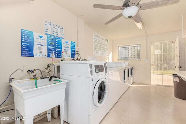 laundry area with sink, independent washer and dryer, and ceiling fan