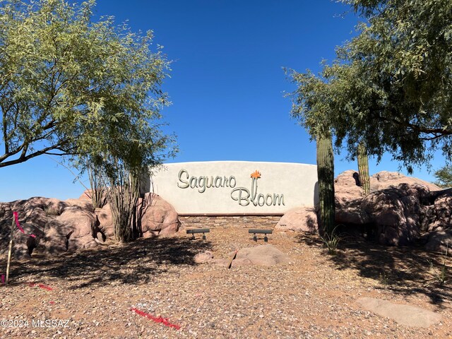 view of community / neighborhood sign