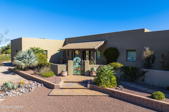 2321 Circulo De Anza, Tubac, AZ 85646 - pueblo-style home with stucco siding and fence
