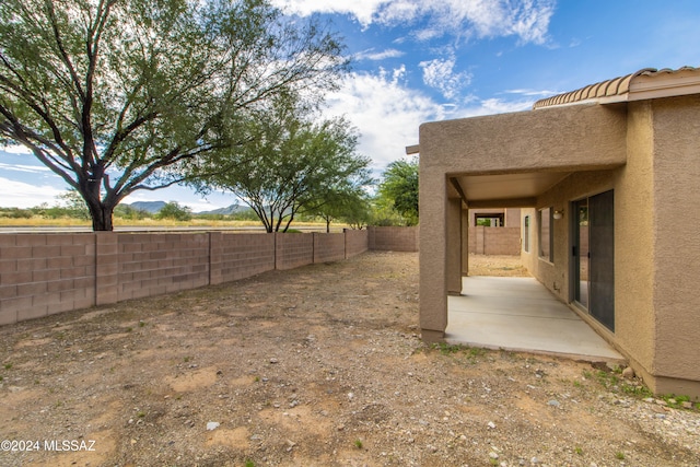 view of yard with a patio