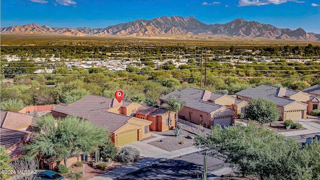 birds eye view of property featuring a mountain view