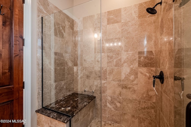 bathroom featuring a tile shower