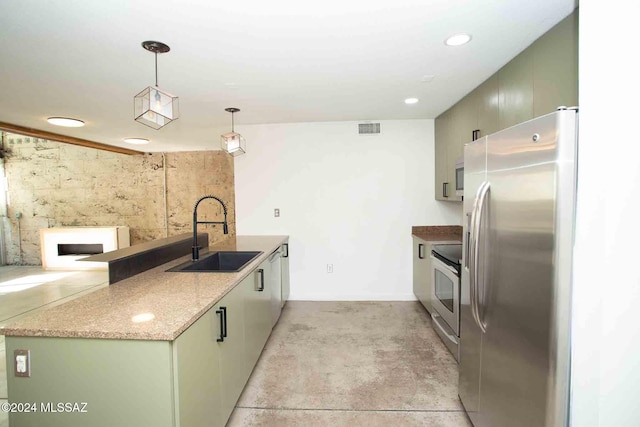 kitchen with sink, hanging light fixtures, stainless steel appliances, and kitchen peninsula