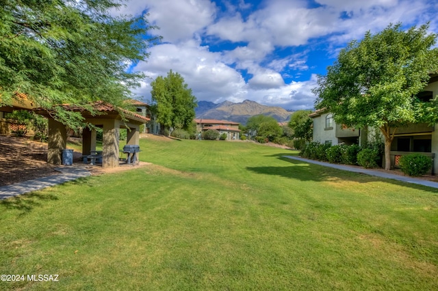 view of yard with a mountain view