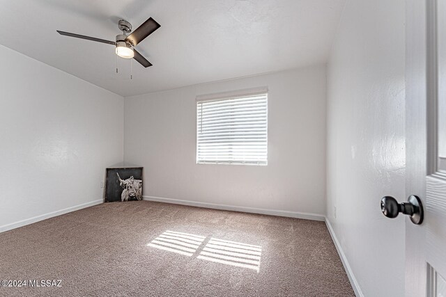 carpeted empty room featuring ceiling fan