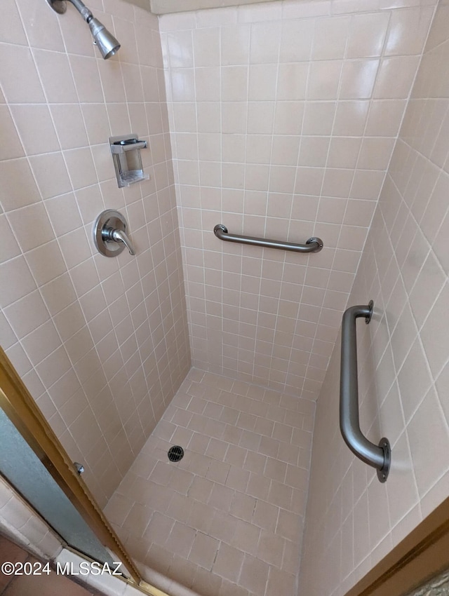 bathroom with a tile shower