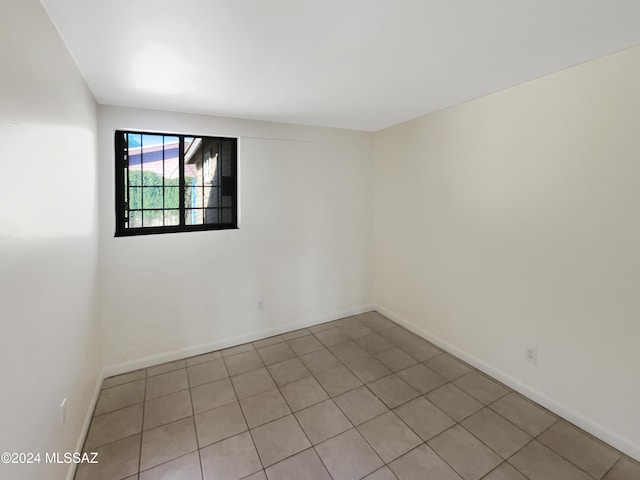 empty room featuring light tile patterned floors