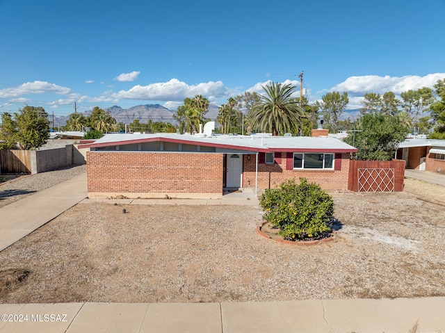 single story home featuring a mountain view