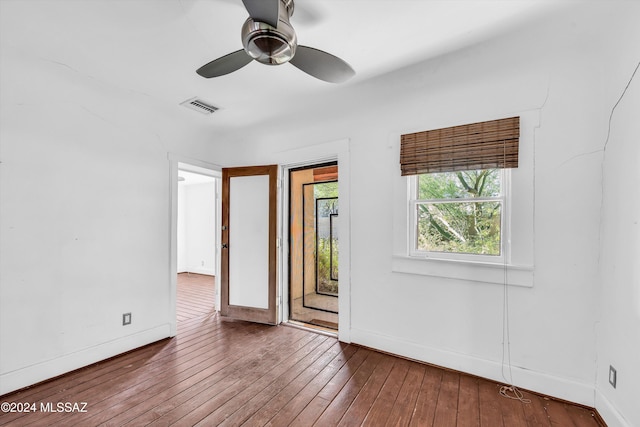 unfurnished room with wood-type flooring and ceiling fan