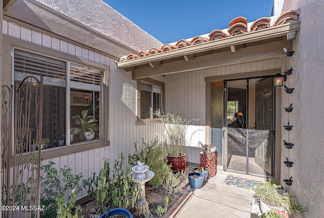 entrance to property featuring a patio