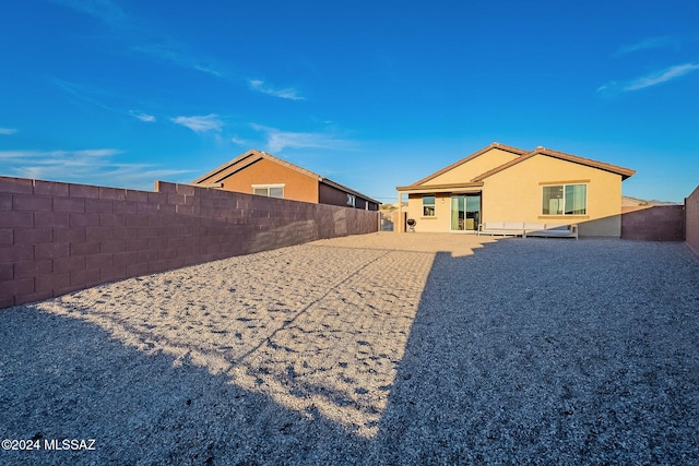 view of yard featuring a patio