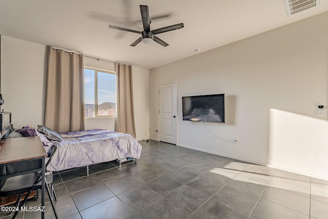 bedroom with ceiling fan