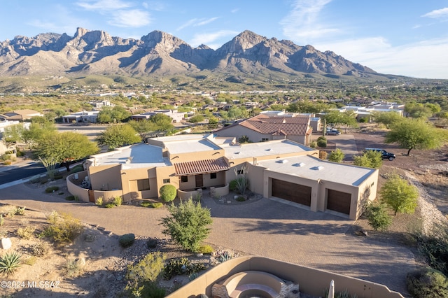 bird's eye view with a mountain view