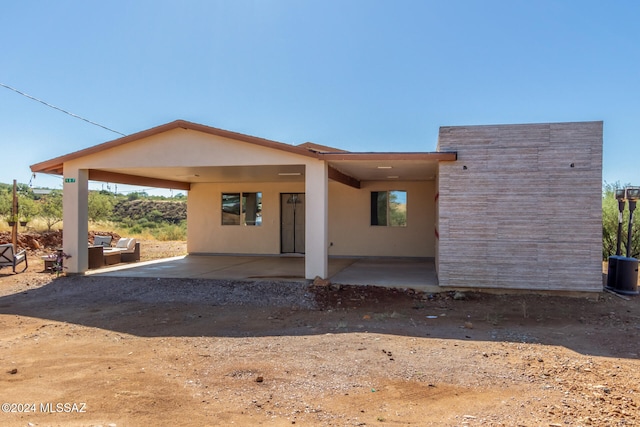 view of front of home featuring a patio