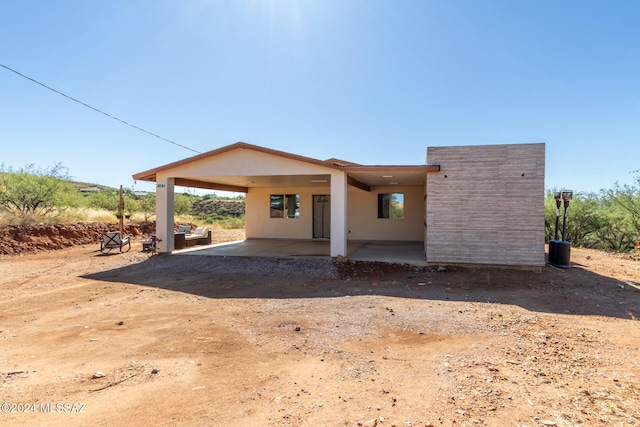 view of front facade featuring a patio area