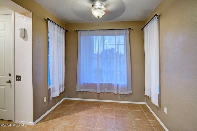 foyer featuring ceiling fan and light tile patterned floors