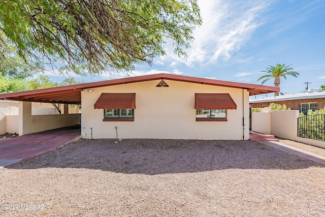 view of front of house featuring a carport