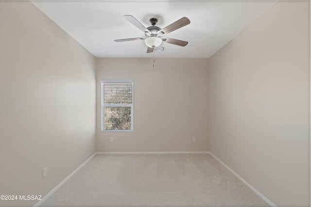 unfurnished room with carpet flooring and ceiling fan