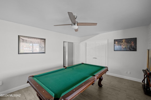 recreation room with hardwood / wood-style floors, billiards, and ceiling fan