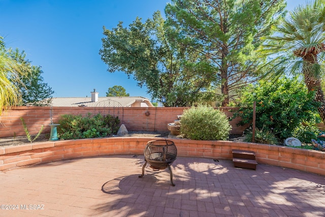 view of patio featuring a fire pit