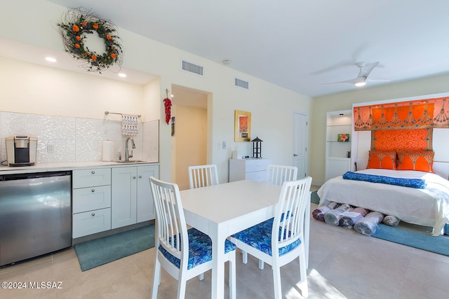 dining area featuring sink and ceiling fan