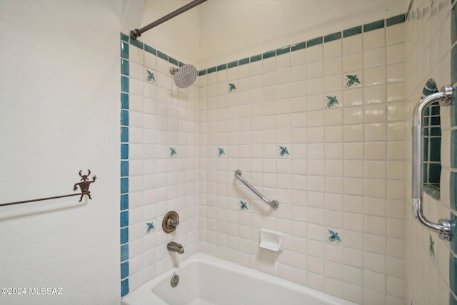 bathroom with tiled shower / bath