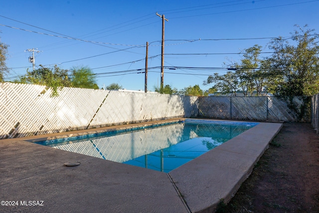 view of swimming pool