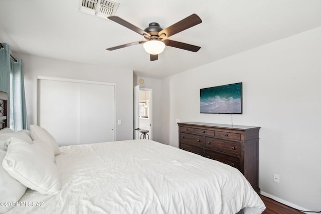 bedroom featuring a closet, ceiling fan, and hardwood / wood-style flooring