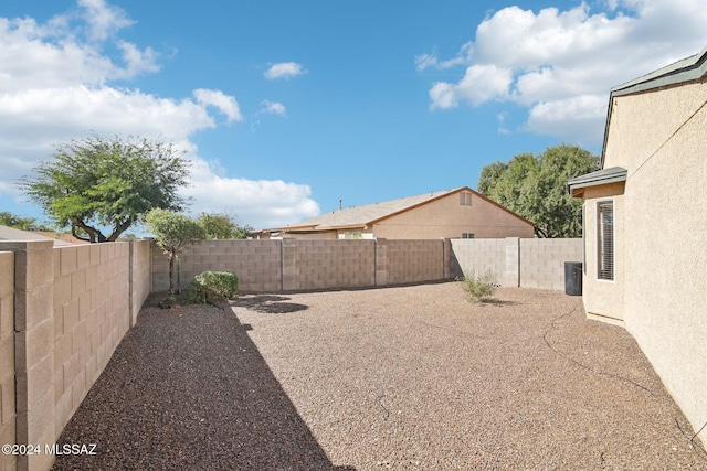 view of yard featuring a patio area