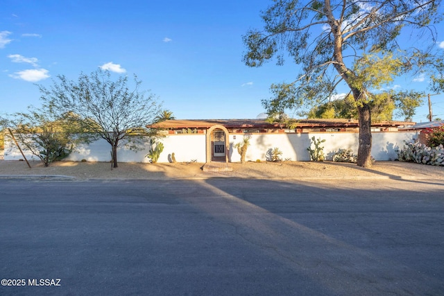 view of front of property featuring stucco siding