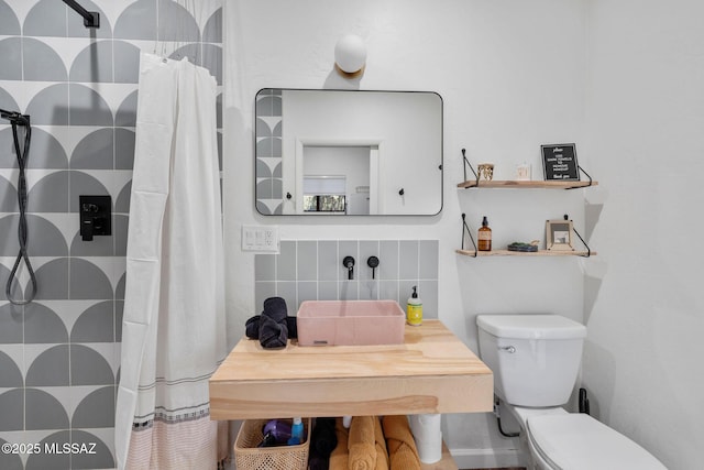 bathroom featuring decorative backsplash, toilet, and a shower with curtain