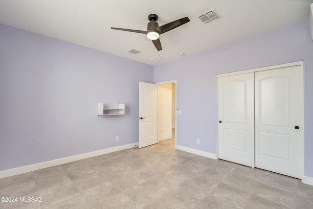 unfurnished bedroom featuring ceiling fan and a closet