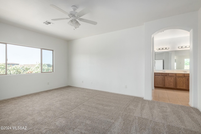 carpeted empty room featuring ceiling fan