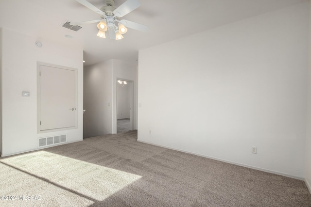 carpeted empty room featuring ceiling fan