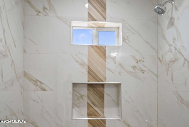 room details featuring a tile shower