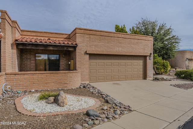 view of front of property featuring a garage