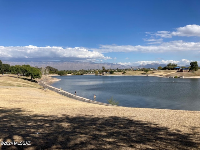 water view featuring a mountain view