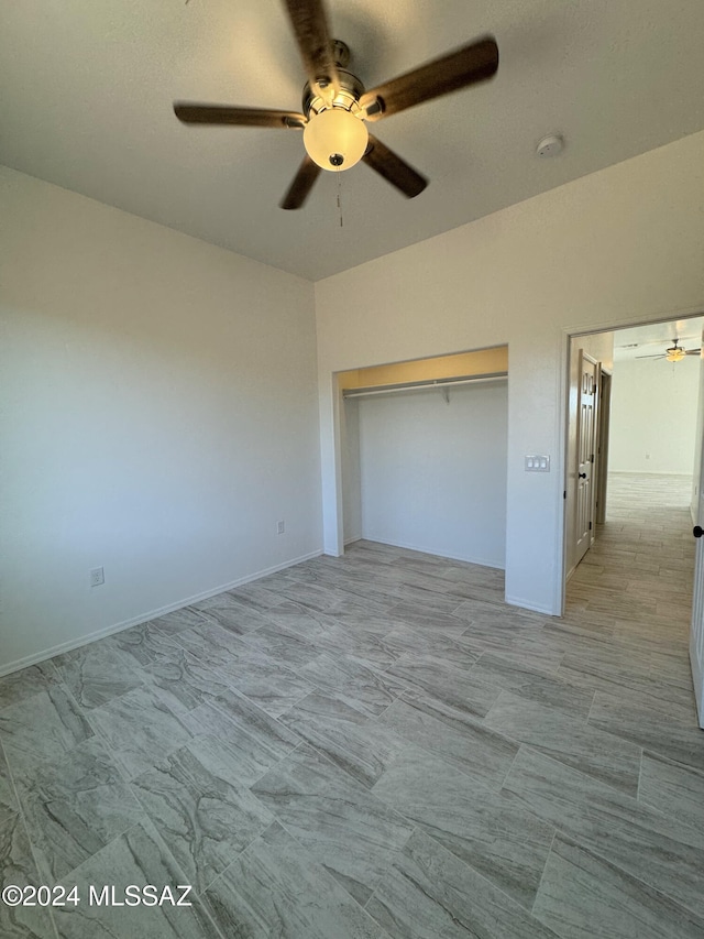 unfurnished bedroom featuring ceiling fan and a closet