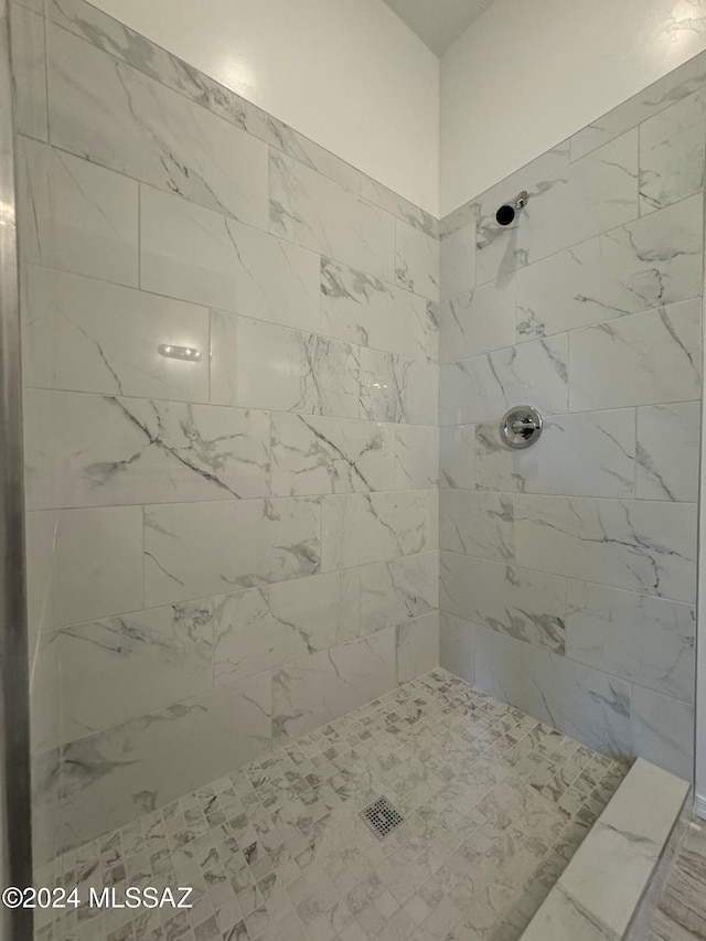 bathroom featuring tiled shower