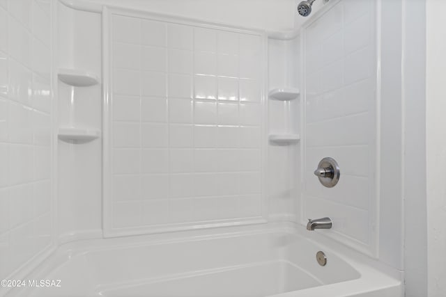 bathroom with tiled shower / bath combo